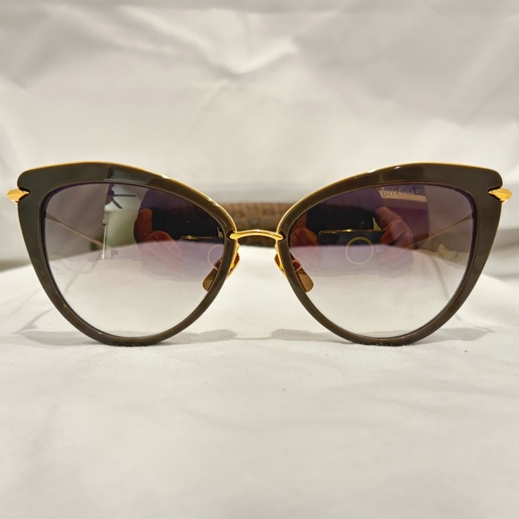 NEW! DITA HEARTBREAKER 2207-D-GRY-GLD-56; GRY & GOLD FRAME W/ GRAY GRADIENT LENS - Picture 1 of 8